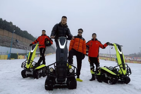 Perfektní společník pro outdoorové aktivity ： Elektrické sněžné skútry