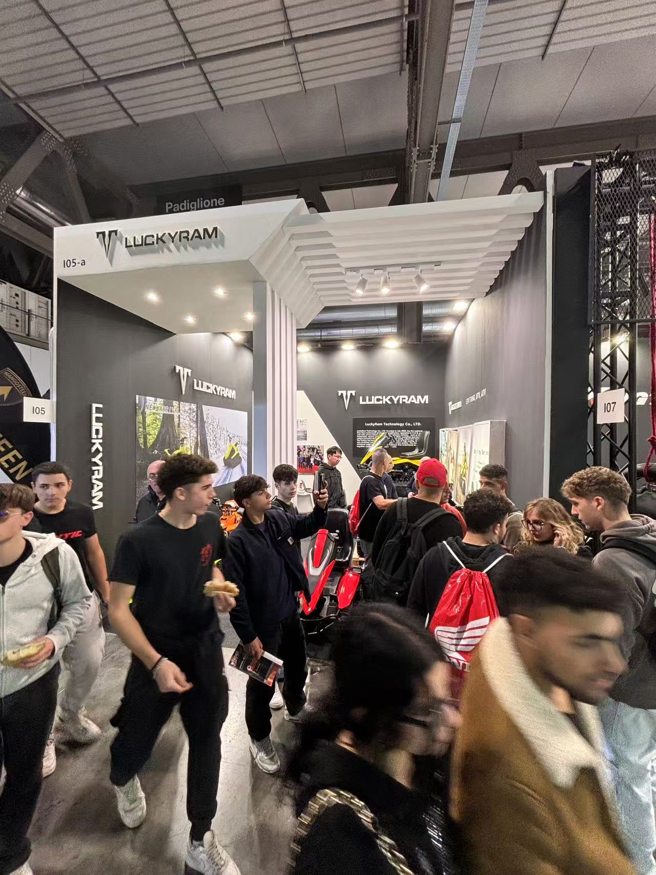 Tank ETV svítí na EICMA 2024