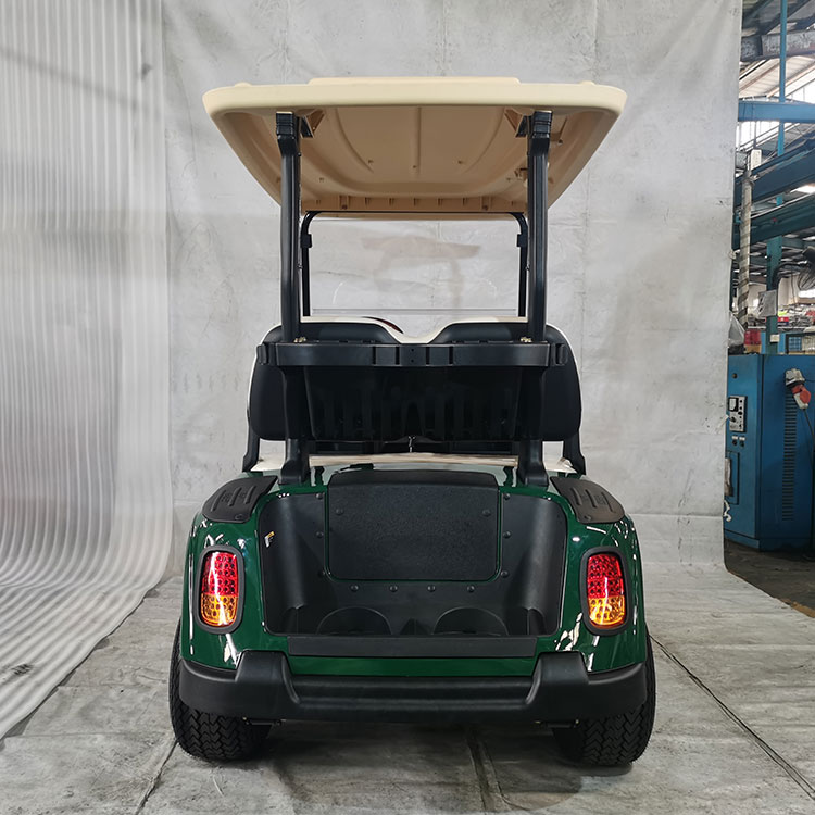 4místný golfový vozík s 48V lithiovou baterií.